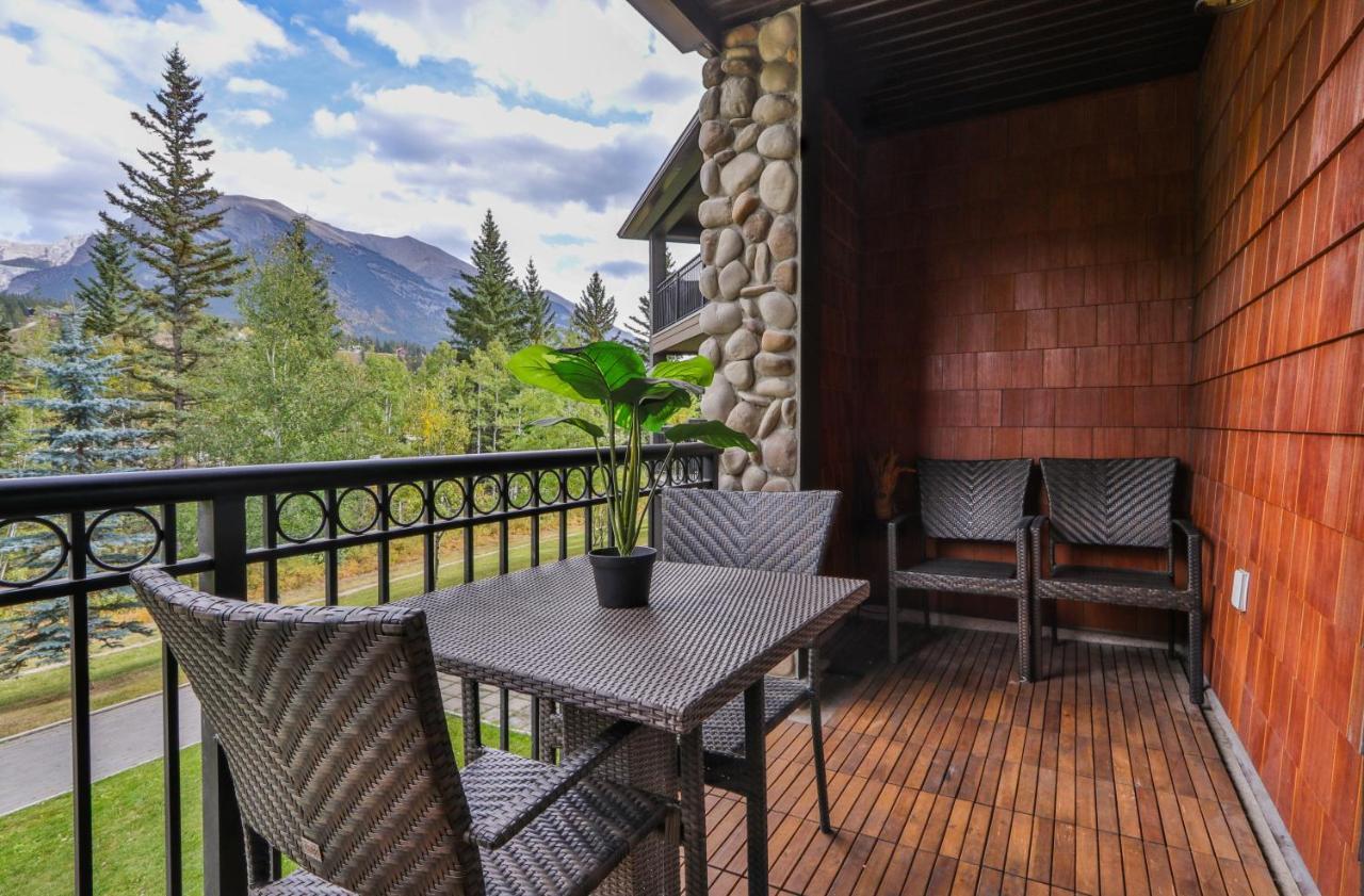 The Mountaineer By Instantsuites Pool & Hottub Canmore Esterno foto