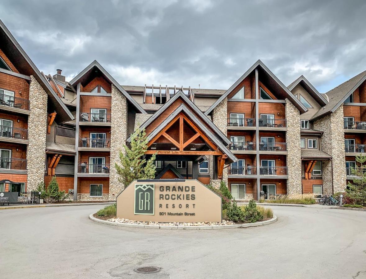 The Mountaineer By Instantsuites Pool & Hottub Canmore Esterno foto