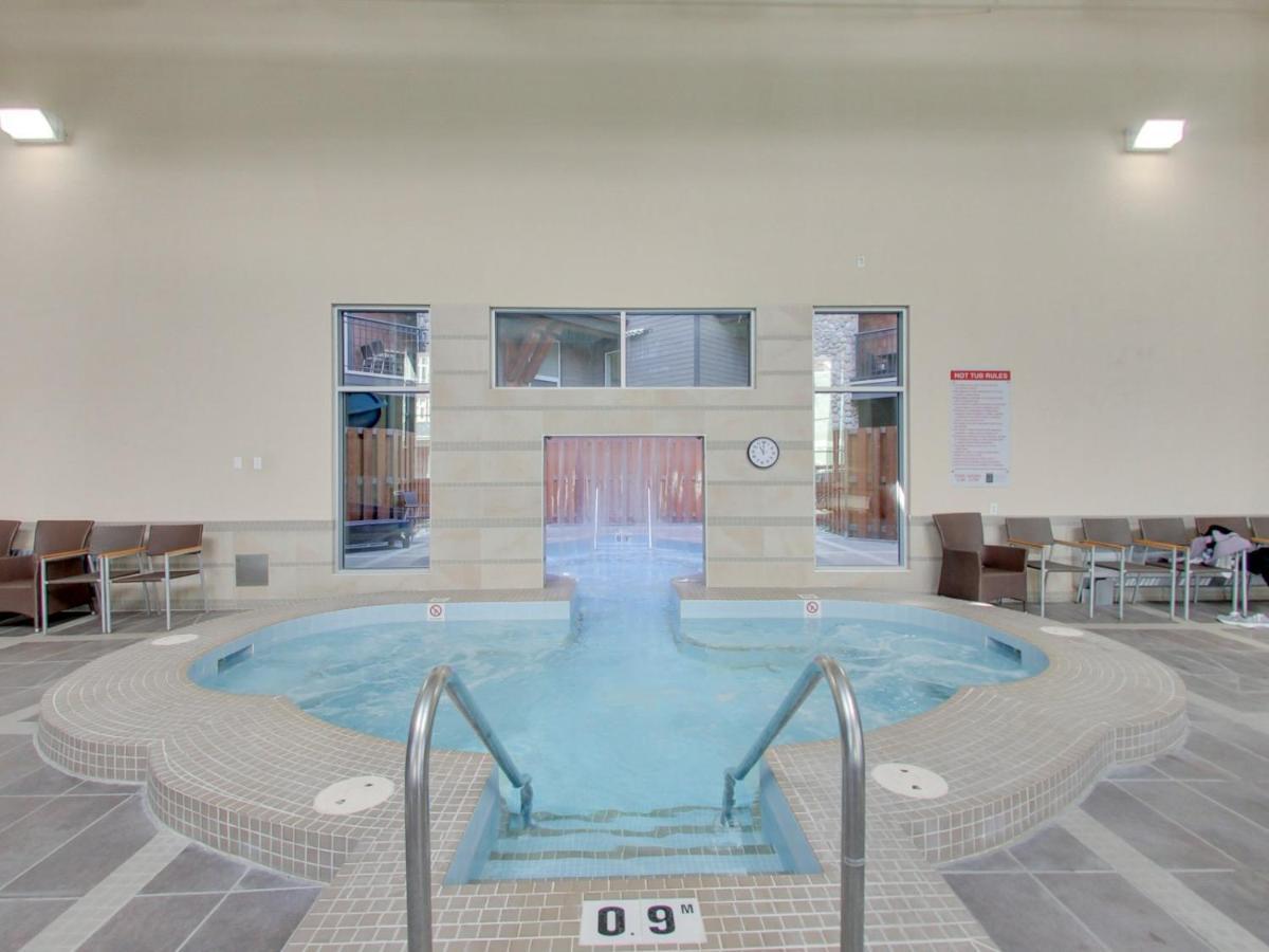 The Mountaineer By Instantsuites Pool & Hottub Canmore Esterno foto