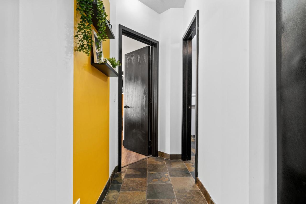 The Mountaineer By Instantsuites Pool & Hottub Canmore Esterno foto