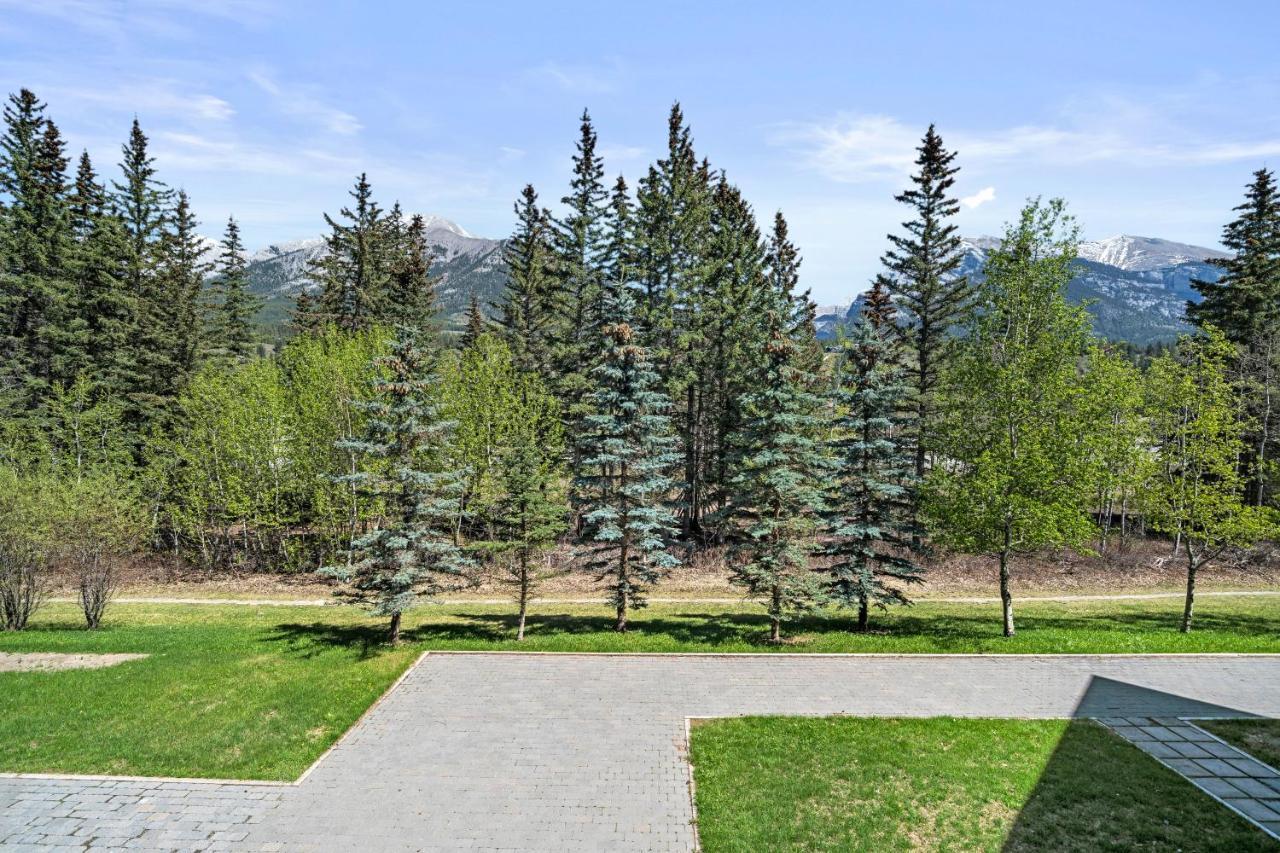 The Mountaineer By Instantsuites Pool & Hottub Canmore Esterno foto