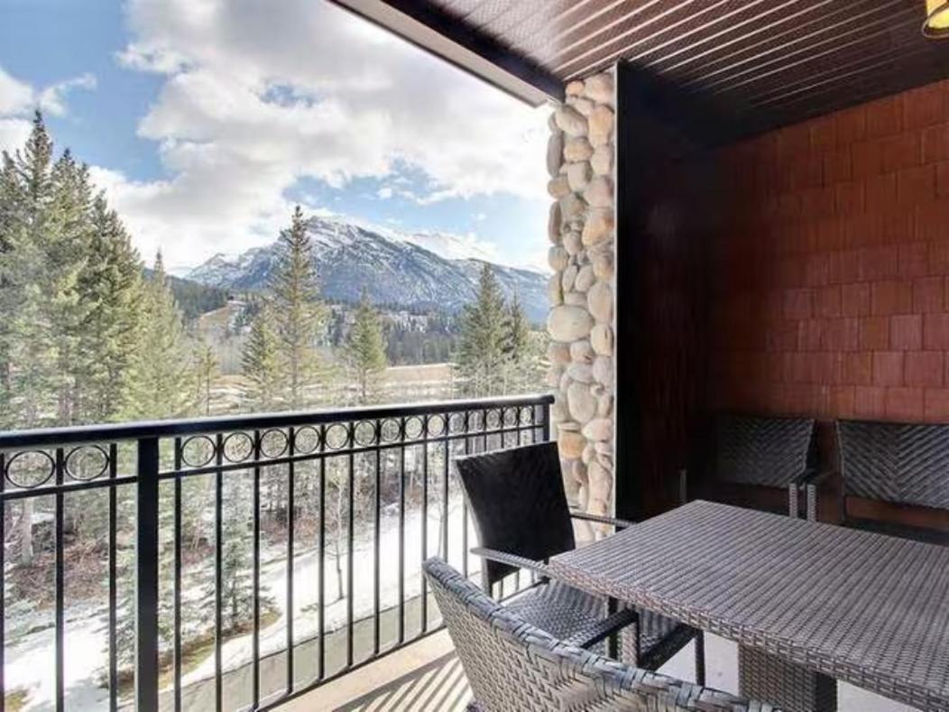 The Mountaineer By Instantsuites Pool & Hottub Canmore Esterno foto