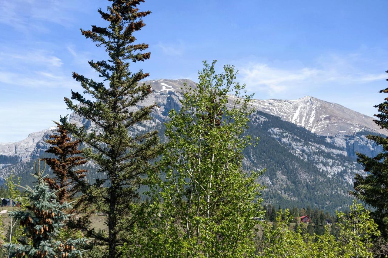 The Mountaineer By Instantsuites Pool & Hottub Canmore Esterno foto