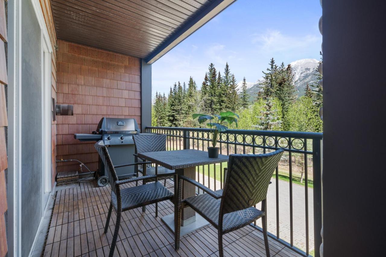 The Mountaineer By Instantsuites Pool & Hottub Canmore Esterno foto