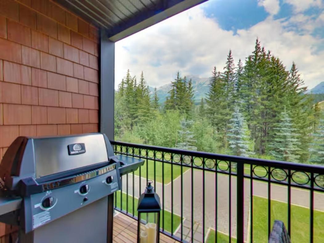 The Mountaineer By Instantsuites Pool & Hottub Canmore Esterno foto